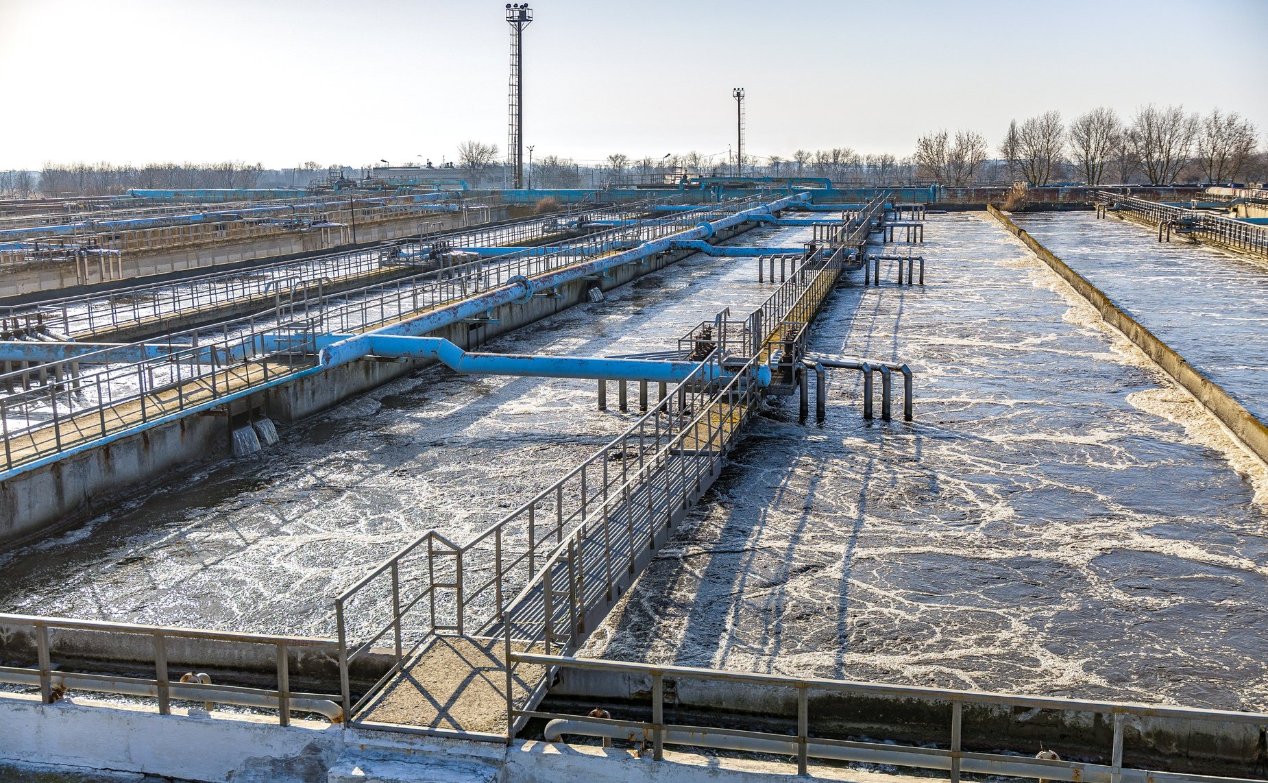 Первый заместитель Председателя СФ Андрей Яцкин в рамках поездки в регион осмотрел ход реконструкция очистных сооружений и строительства Городской больницы скорой медицинской помощи