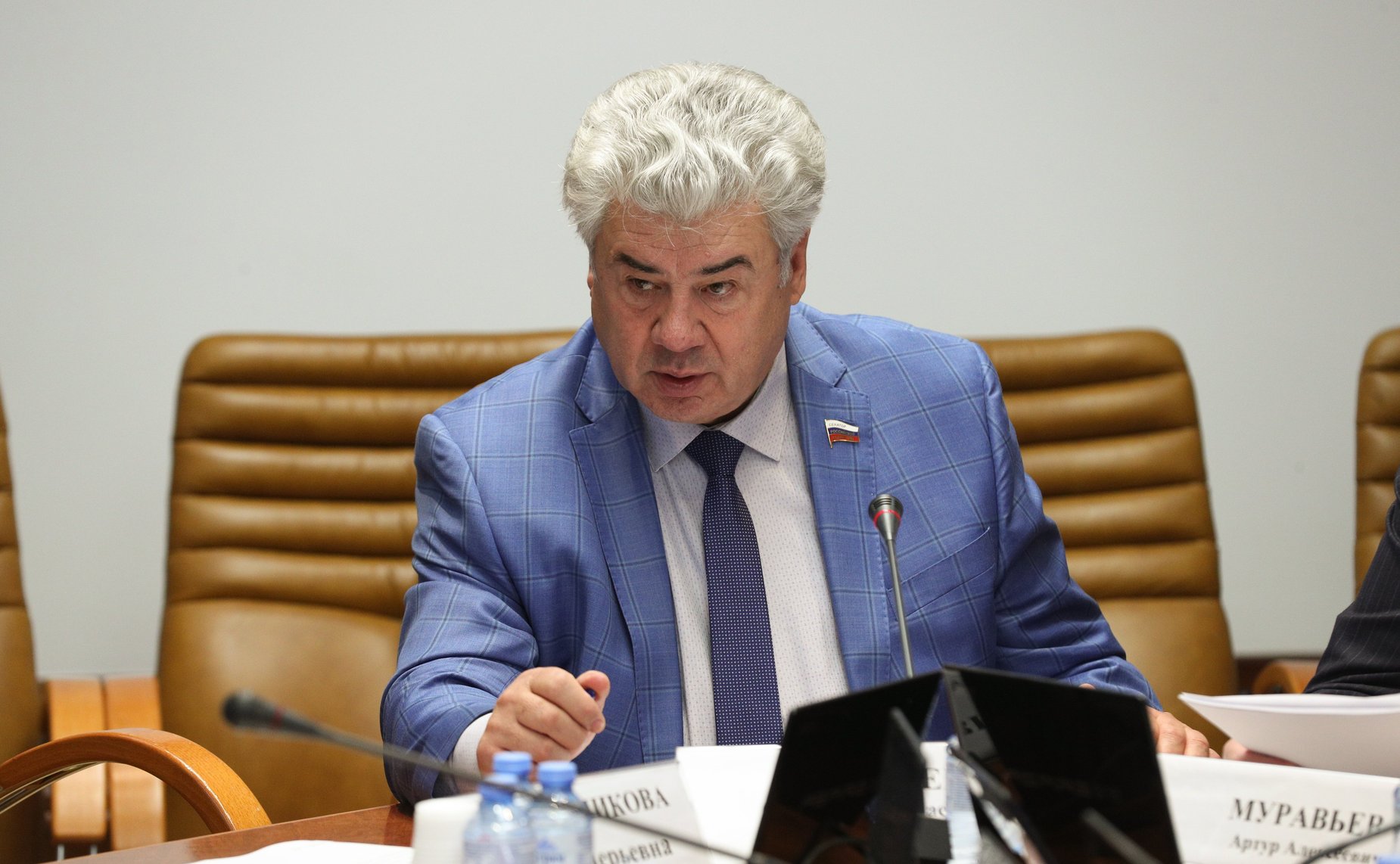 Виктор Бондарев