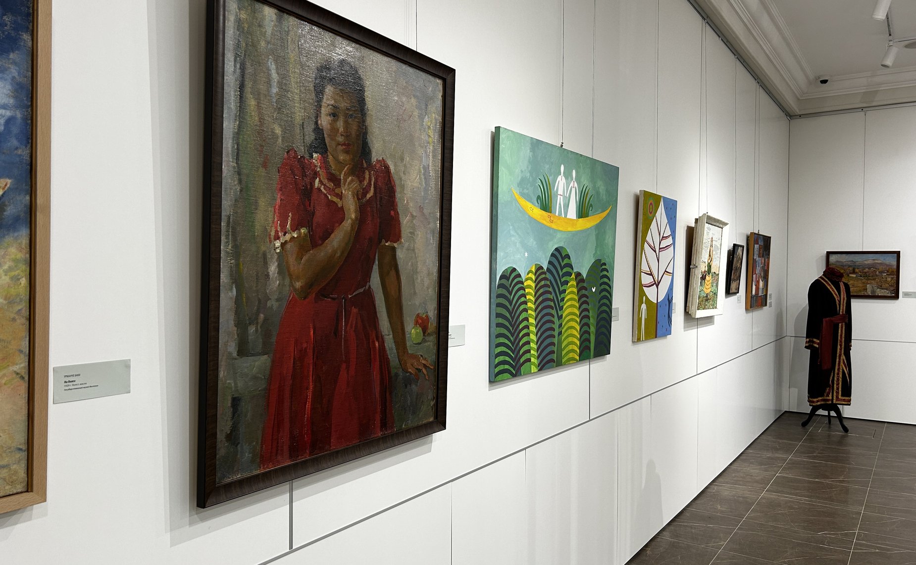 Сергей Мартынов посетил экспозицию выставки «Народы России. Большая семья – общая история», открывшуюся в Республике Марий Эл