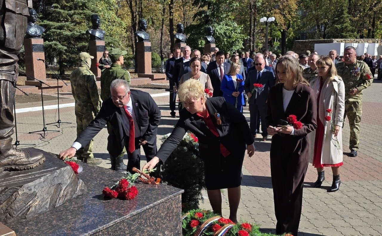 Ольга Бас в ходе поездки в регион приняла участие в торжественном мероприятии, посвященном 130-летию со дня основания города Антрацита