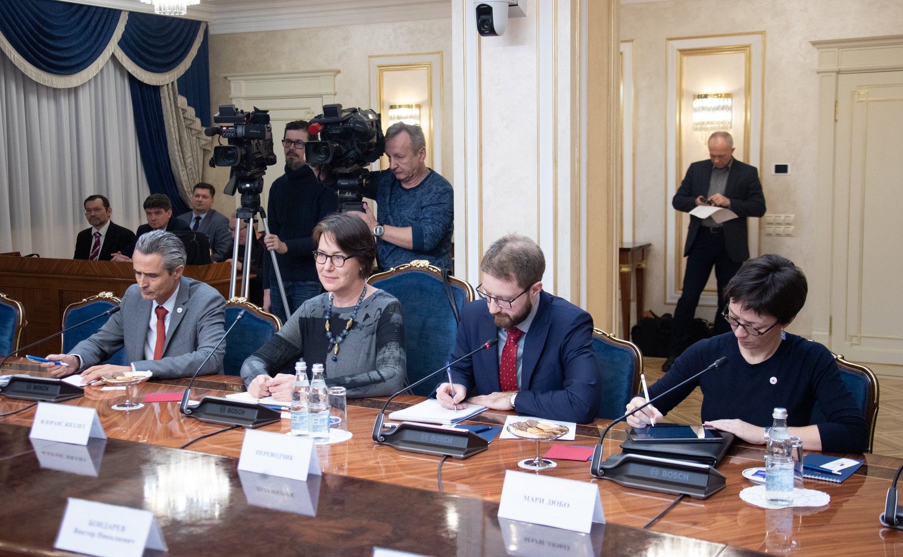 Встреча Юрия Воробьева с руководителем делегации Международного Красного Креста на территории Украины Флоранс Жиллет
