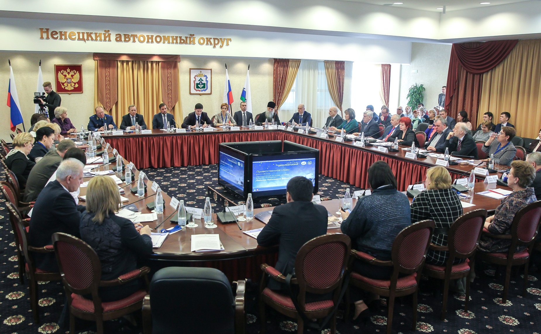 В. Зганич приняла участие в пленарном заседании межрегионального форума «Права человека в арктическом пространстве: современные вызовы. Опыт регионов»