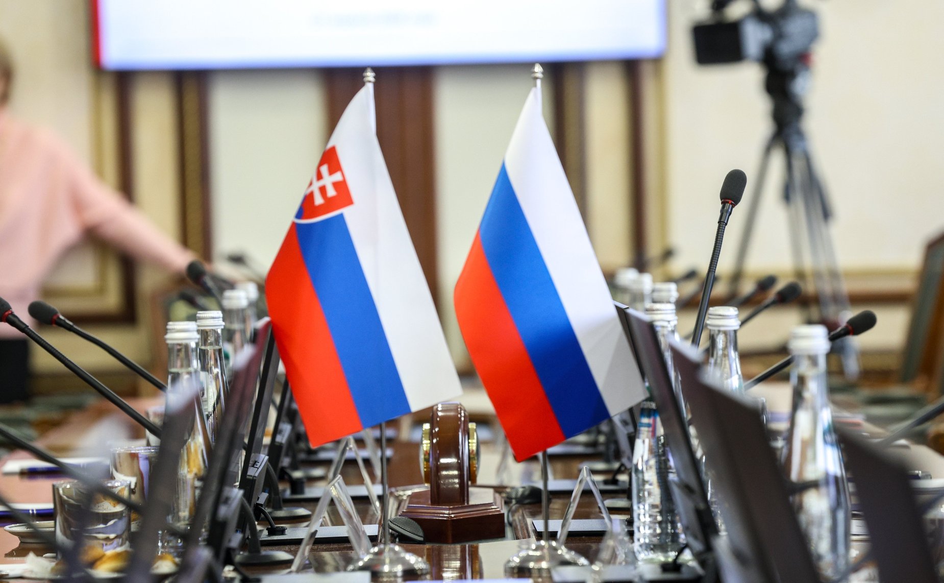 Встреча председателя Комитета СФ по международным делам и председателя Комитета СФ по Регламенту и организации парламентской деятельности с независимым членом Европарламента, депутатом словацкой партии «Курс-социальная демократия»