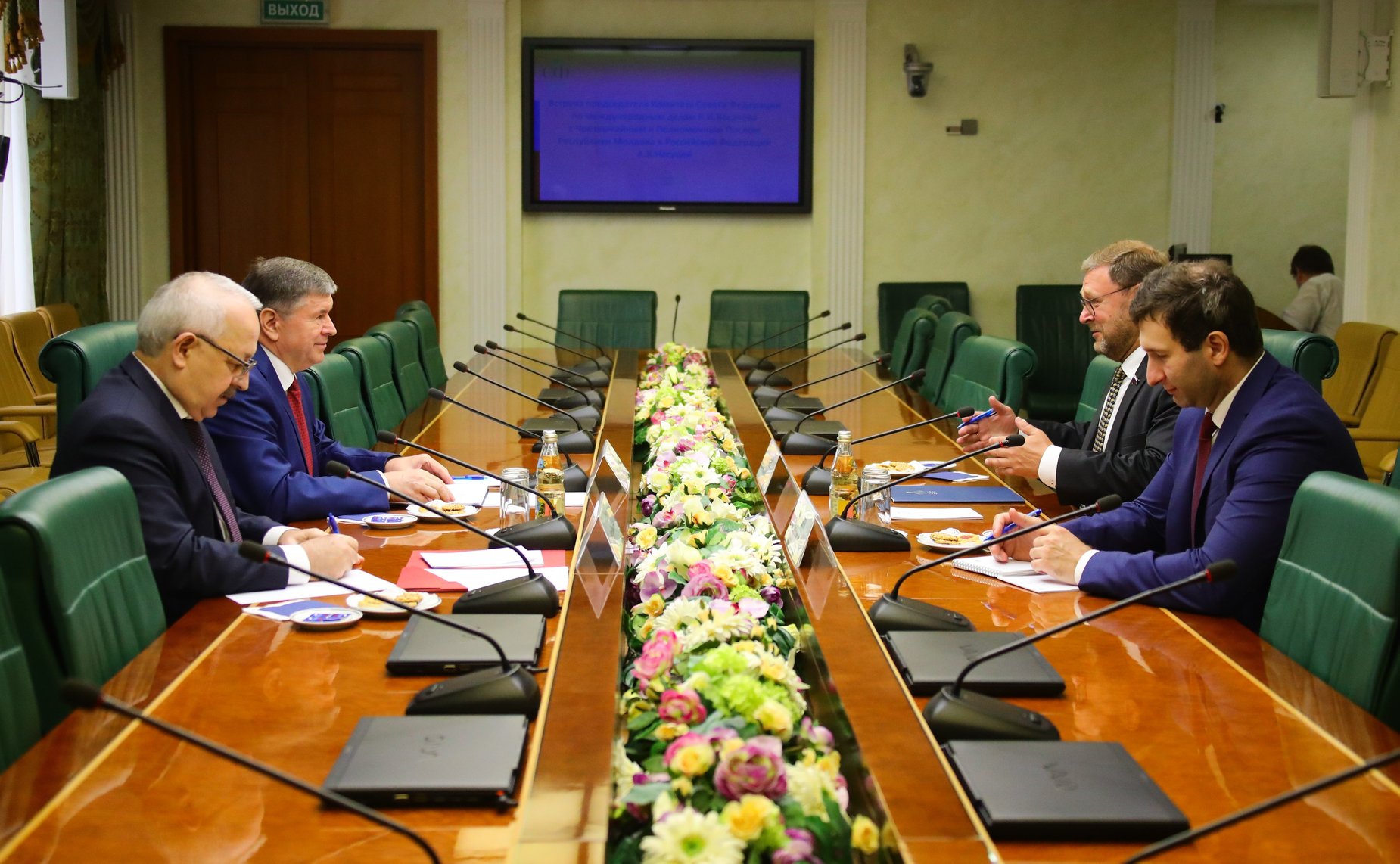 Встреча Константина Косачева с чрезвычайным и полномочным послом Республики Молдова в РФ