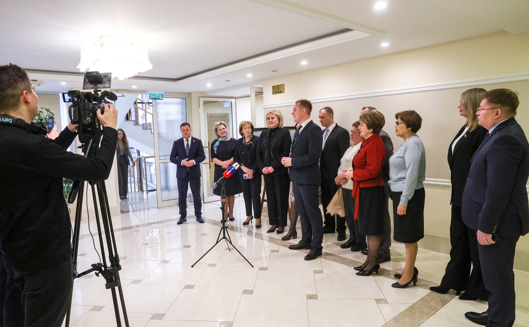 Торжественное открытие в Совете Федерации персональной выставки художника-живописца И. Лысенкова «Матушка Рязань»