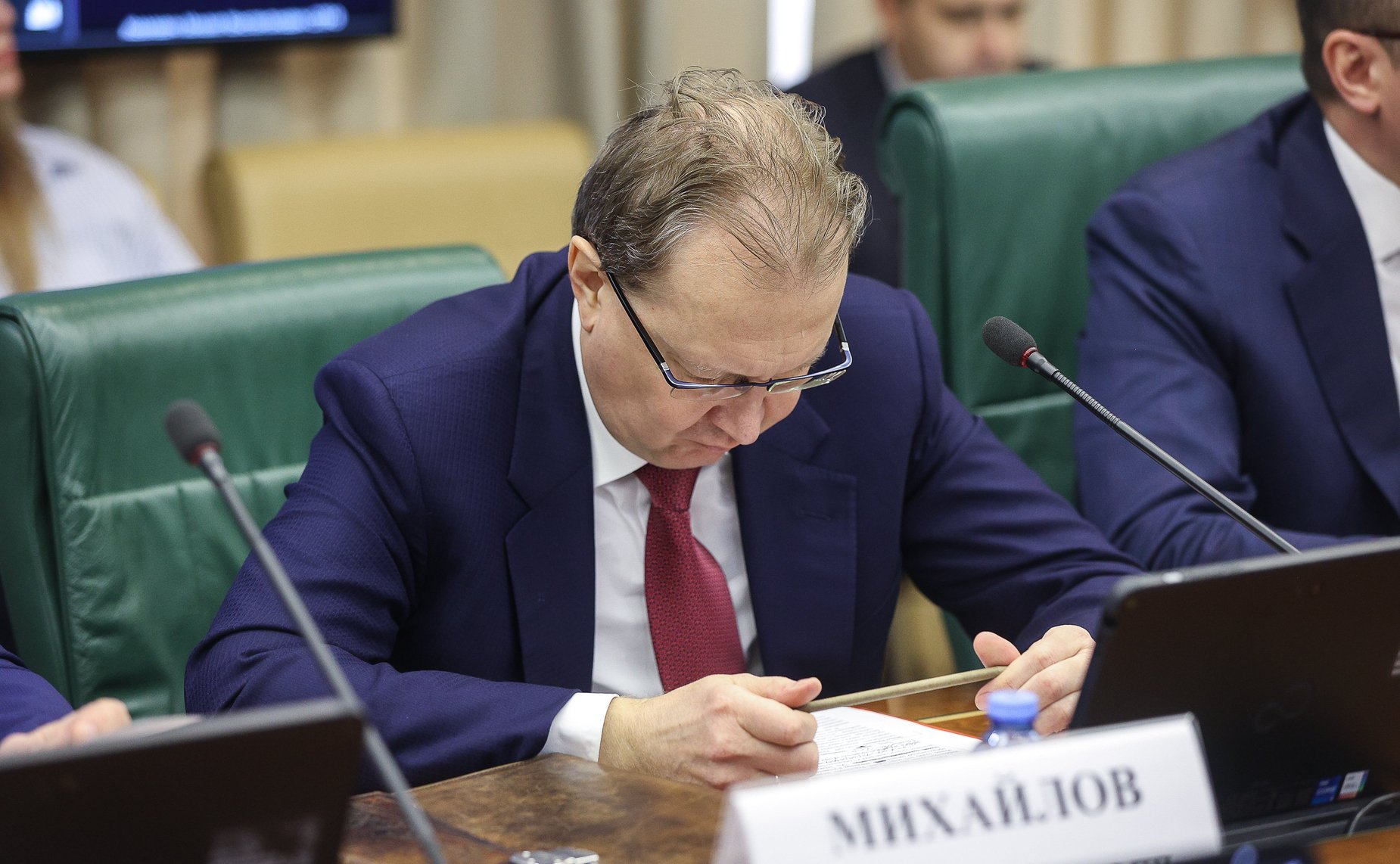 Круглый стол на тему «О мерах поддержки государственных корпораций и акционерных обществ с государственным участием»