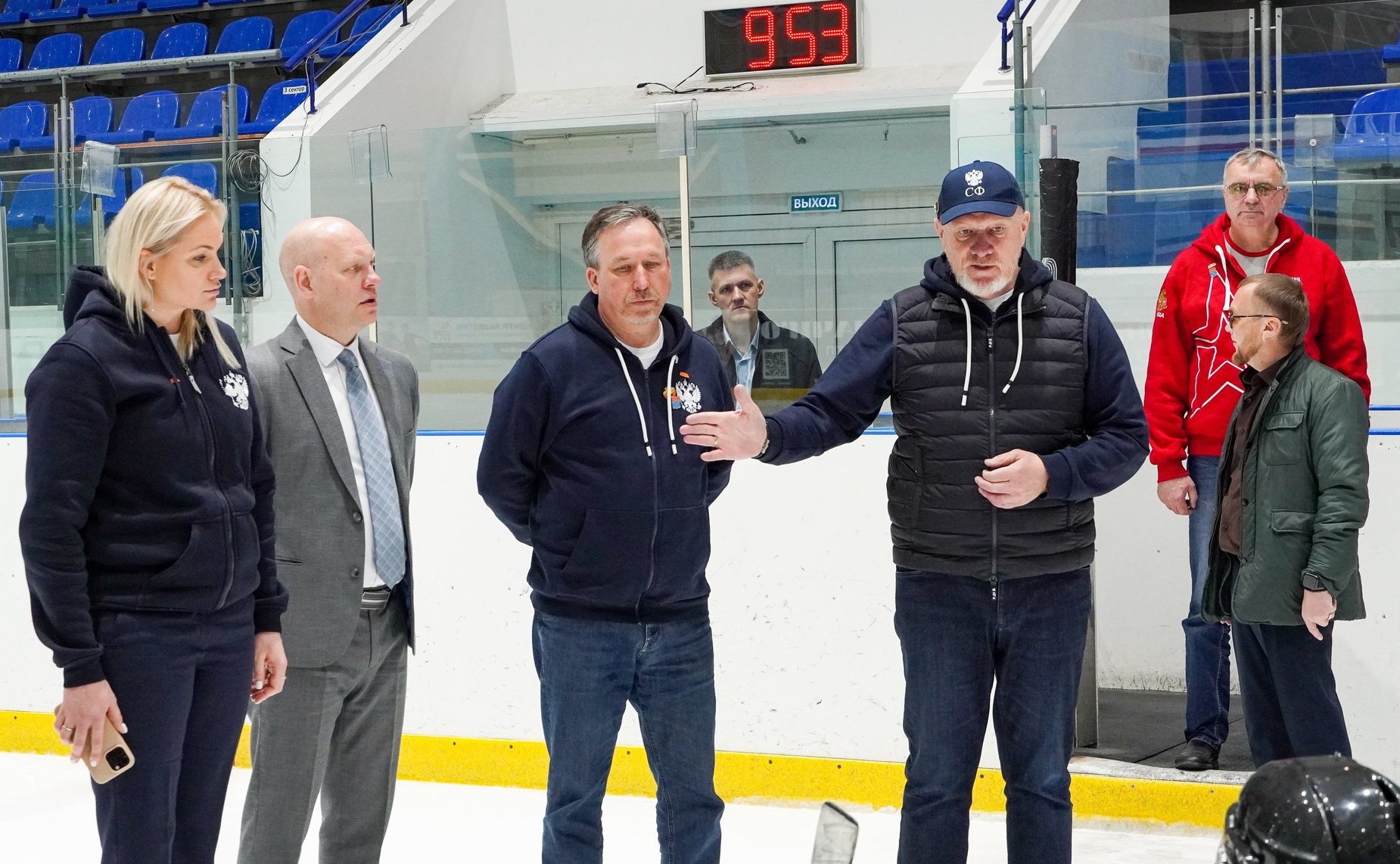 Сенаторы посетили Ледовый дворец Марий Эл