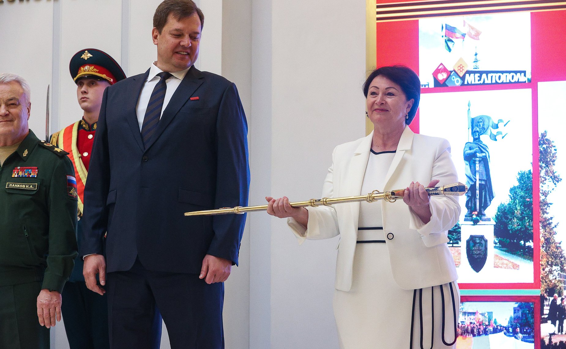 В Совете Федерации прошла торжественная церемония вручения «Мечей Победы» городам воинской славы Мариуполю и Мелитополю