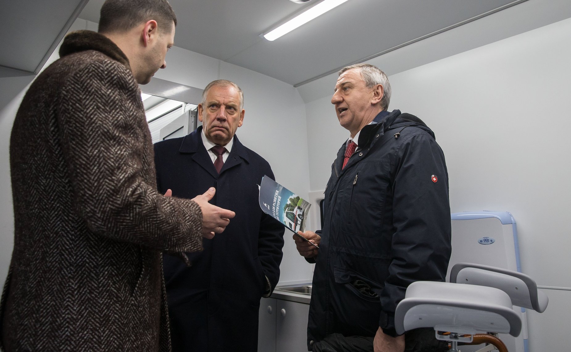 Презентация мобильных медицинских и торгово-бытовых комплексов для использования в сельской местности