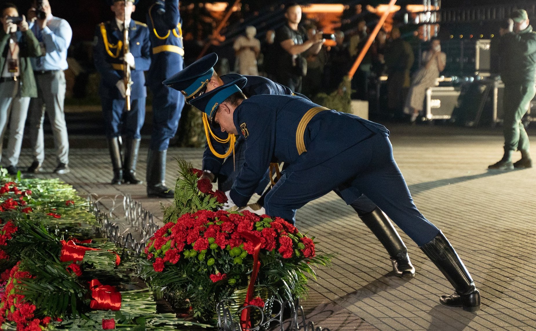 Ночной митинг-реквием «Памяти павших будьте достойны»