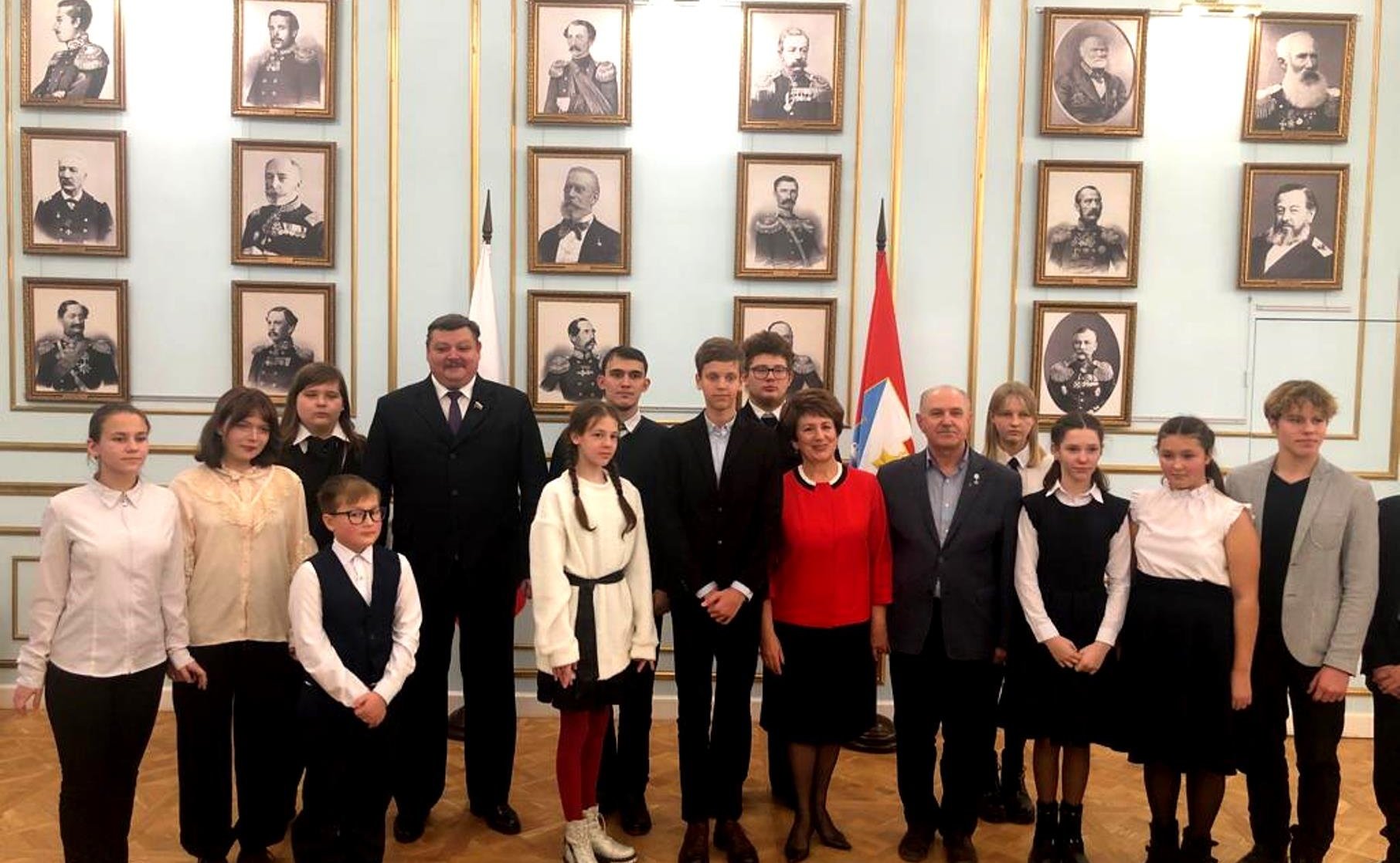 Екатерина Алтабаева и Сергей Колбин наградили победителей детского конкурса «Портрет твоего края»