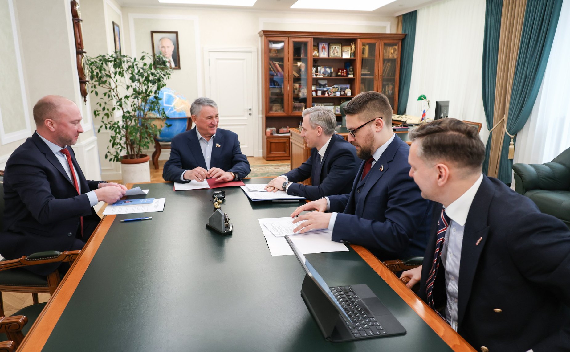 Встреча заместителя Председателя Совета Федерации Юрия Воробьева с руководством Смоленской области