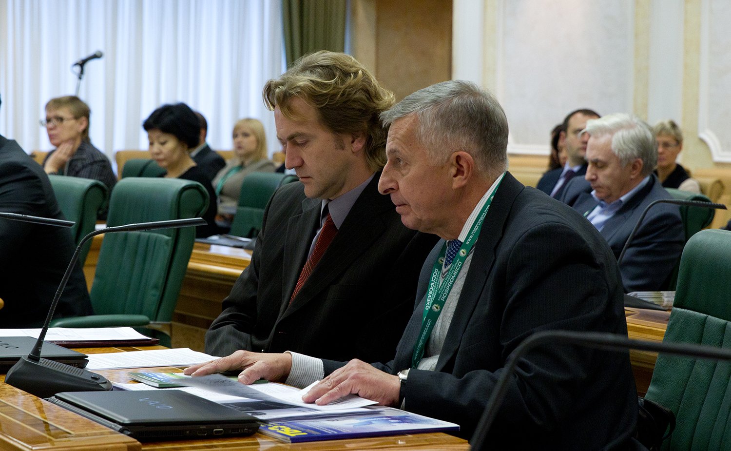 Участники заседания «круглого стола» на тему «Обращение с отходами производства и потребления: проблемы и решения»