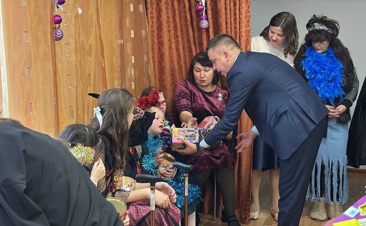 Айрат Гибатдинов поздравил воспитанников ульяновских интернатов с наступающими праздниками