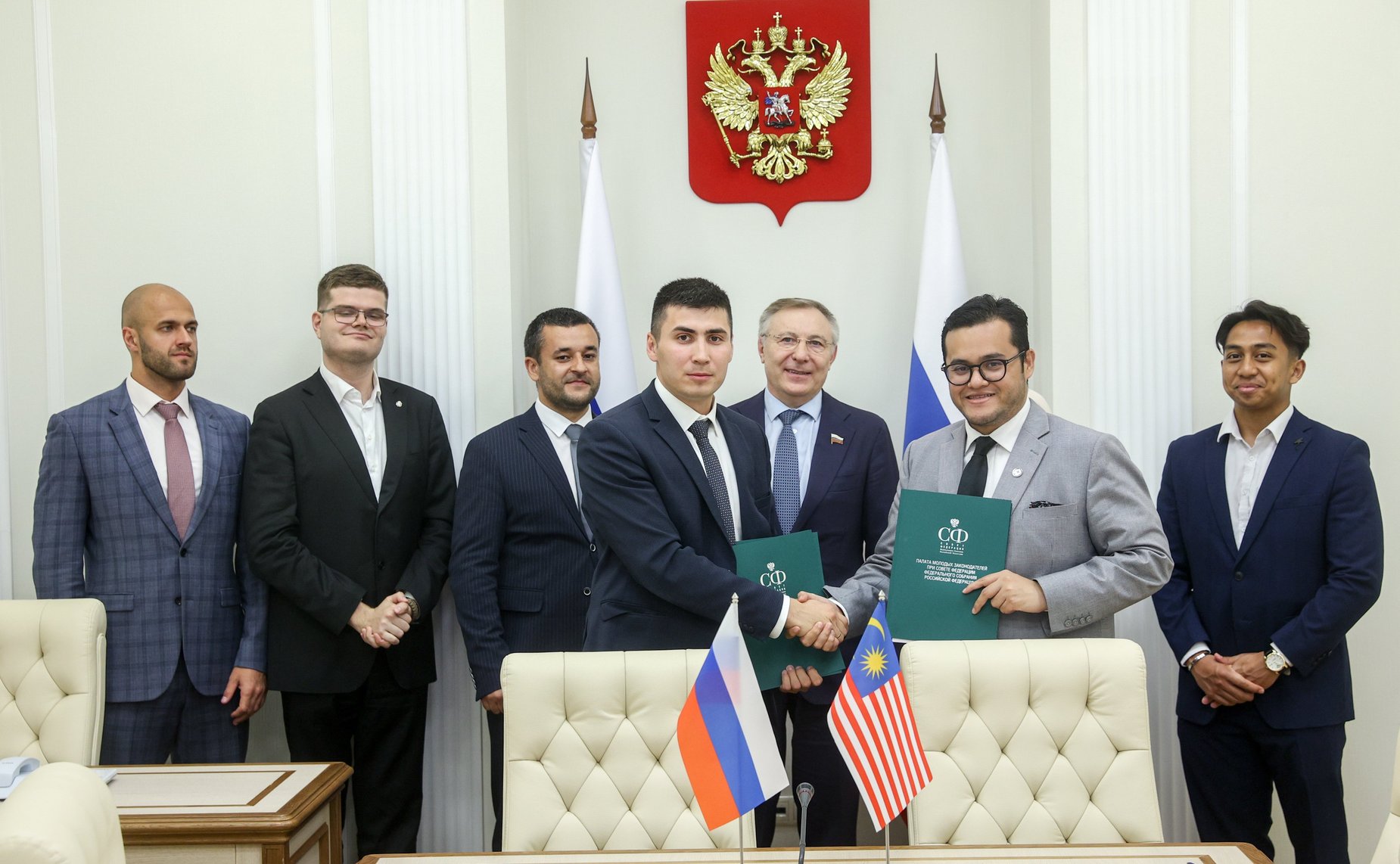 Встреча Александра Варфоломеева с Президентом Малазийского молодежного совета Мохдом Иззатом Афифи