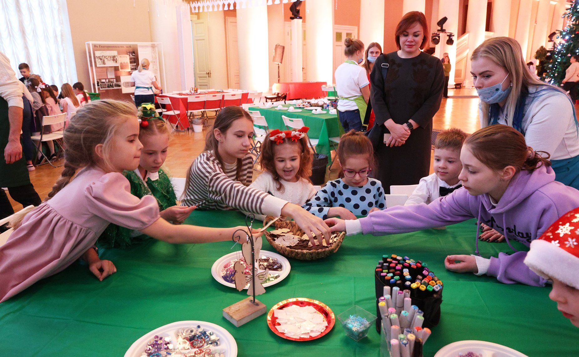 Дети из семей участников специальной военной операции стали гостями праздника «Рождество Христово в Таврическом дворце»