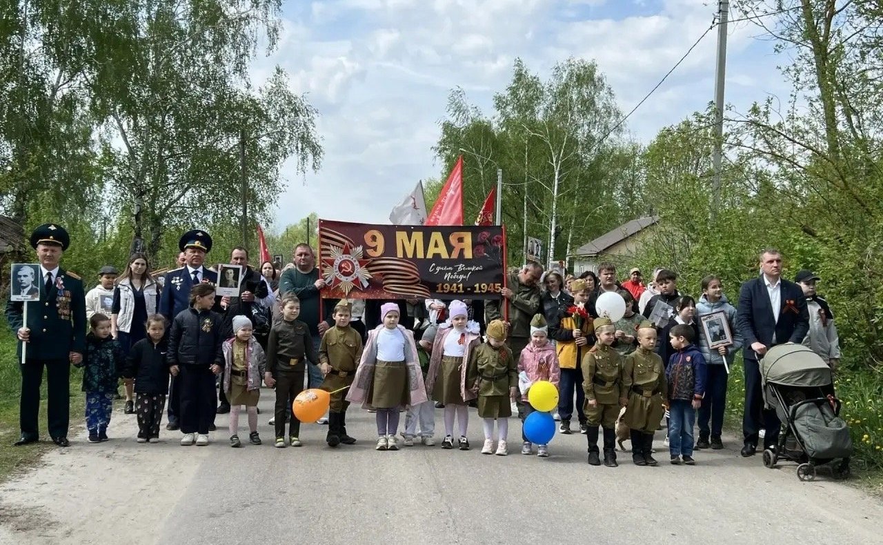 Игорь Мурог прошел в «Бессмертном полку» на малой родине с портретом погибшего деда