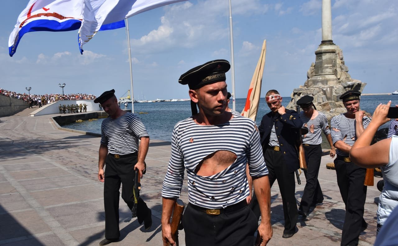 Е. Алтабаева приняла участие в прошедших в Севастополе торжественных мероприятиях в честь Дня Военно-Морского Флота