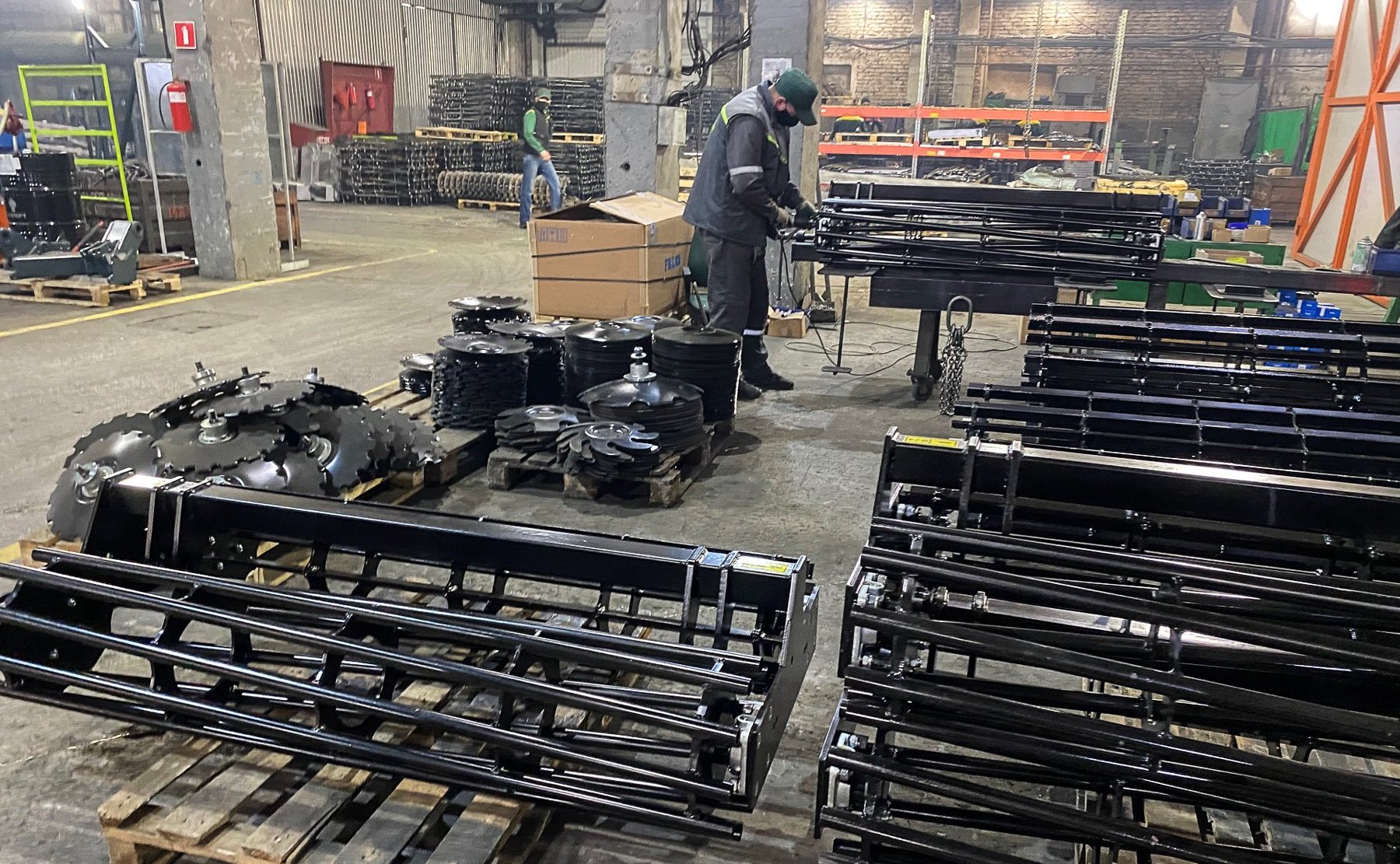 Сенаторы посетили АО Алтайский завод сельскохозяйственного машиностроения