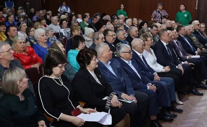 Николай Семисотов в рамках работы в регионе посетил город Михайловку, где провел встречу с участниками социального проекта «Школа общественной активности»