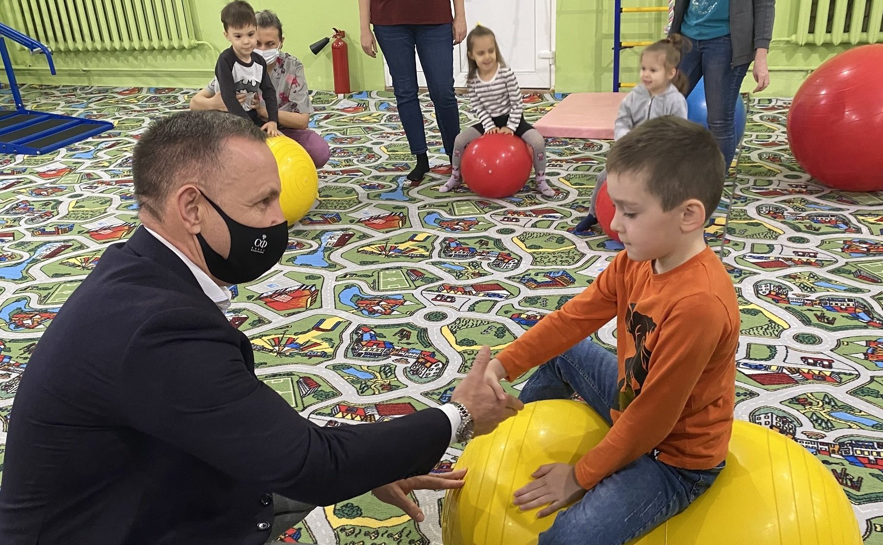 Олег Алексеев посетил филиал областного реабилитационного центра для детей и подростков с ограниченными возможностями в г. Саратове и Энгельсский дом-интернат для престарелых и инвалидов