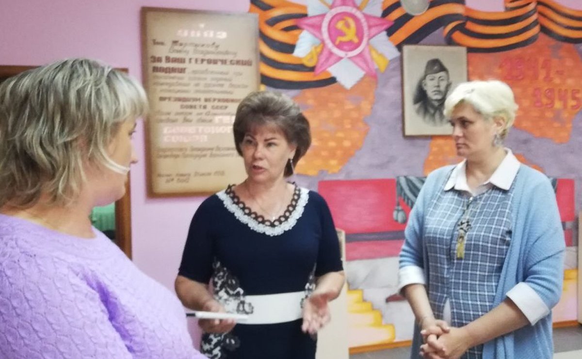 Татьяна Гигель в ходе рабочей командировки по региону встретилась с коллективом Каракокшинской общеобразовательной школы имени Семена Тартыкова