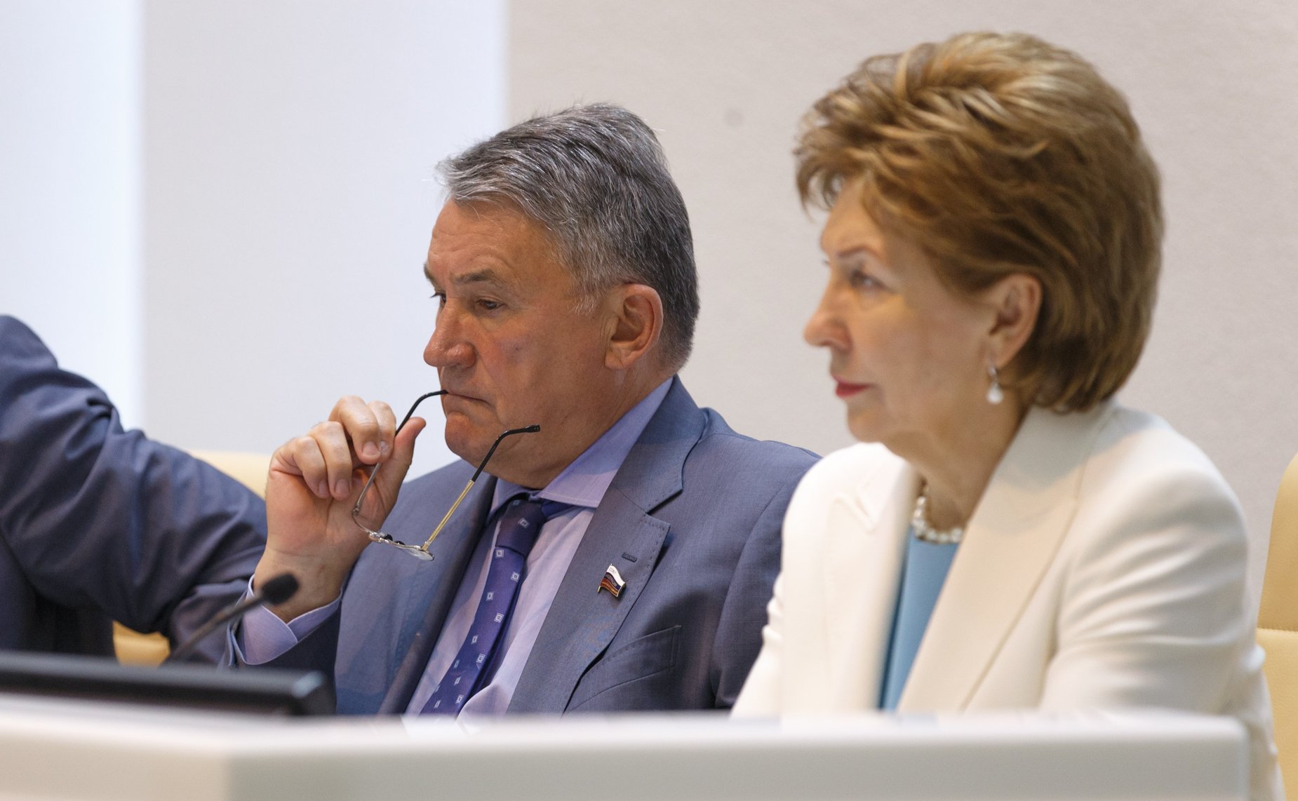 Заместители Председателя Совета Федерации Ю. Воробьев и Г. Карелова