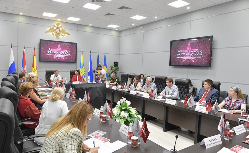 Маргарита Павлова обсудила вопросы совершенствования законодательства в части межведомственного взаимодействия при оказании медицинской помощи участникам СВО