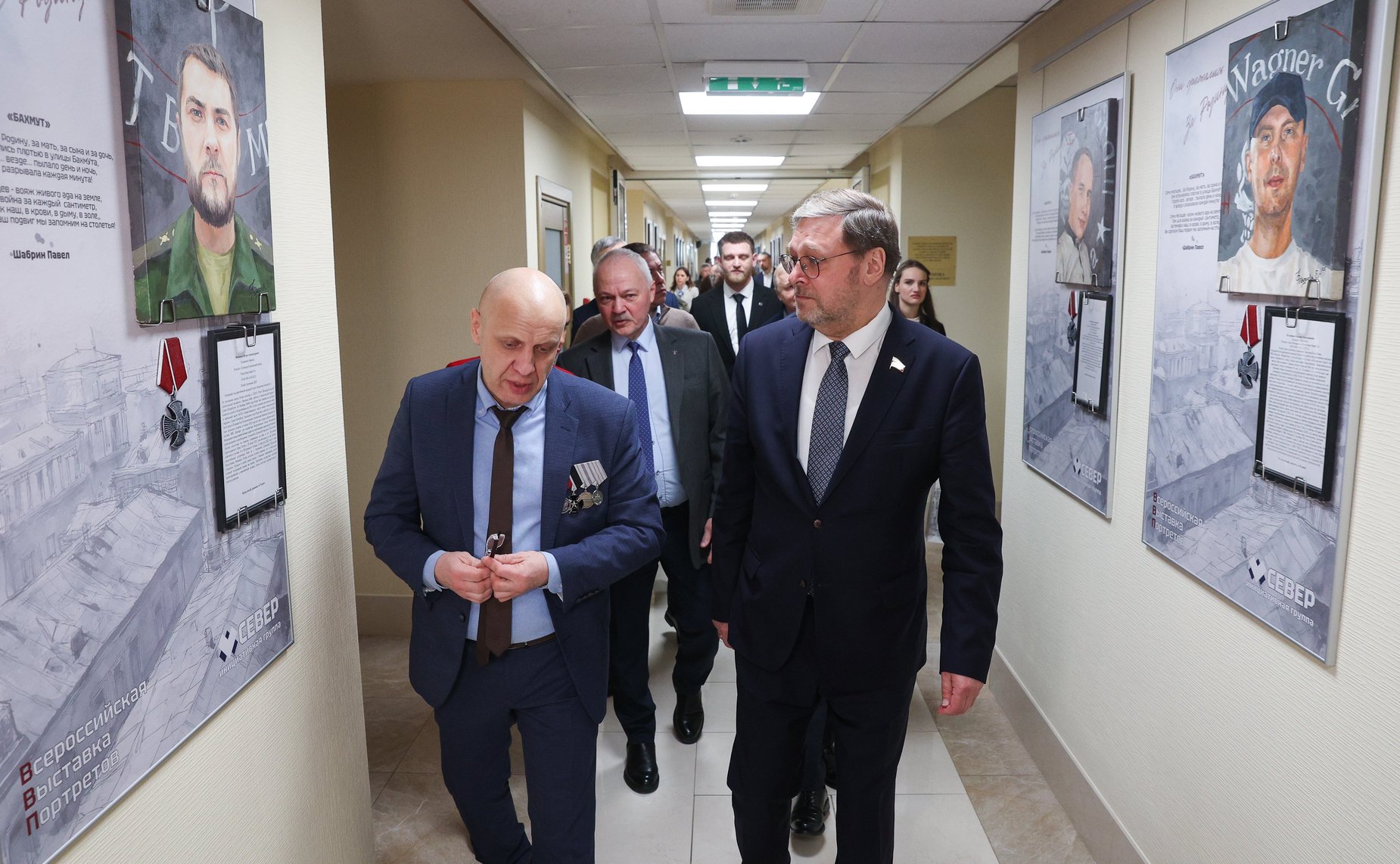 Открытие в Совете Федерации выставки портретов героев «Они сражались за Родину»