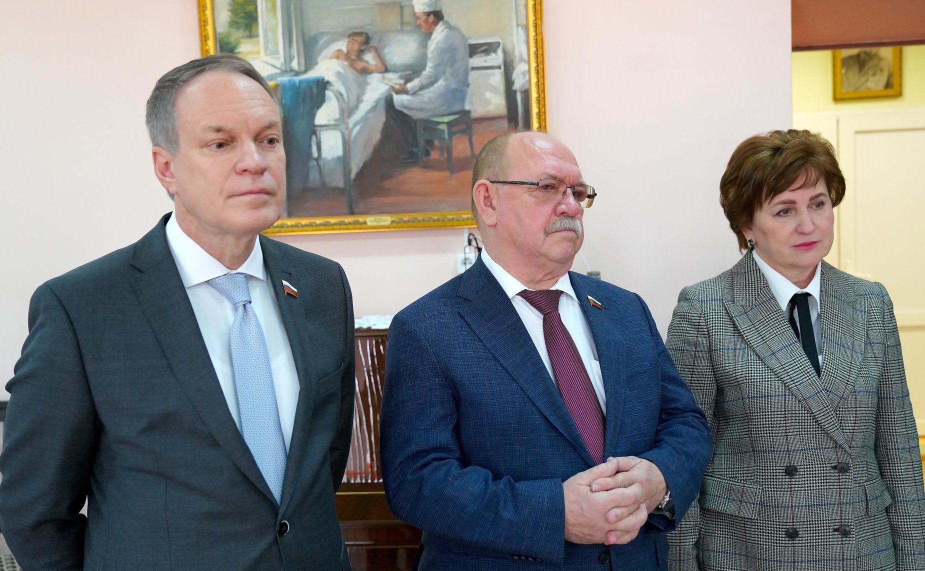 Александр Башкин и Геннадий Орденов посетили в Астраханском государственном медицинском университете экспозицию, посвященную специальной военной операции