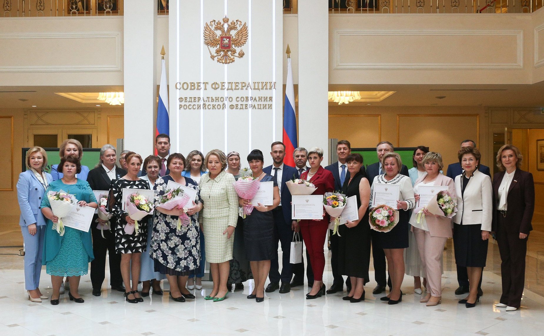 Андрей Шевченко принял участие в торжественной церемонии в Совете Федерации и лично поздравил социального работника из Акбулака