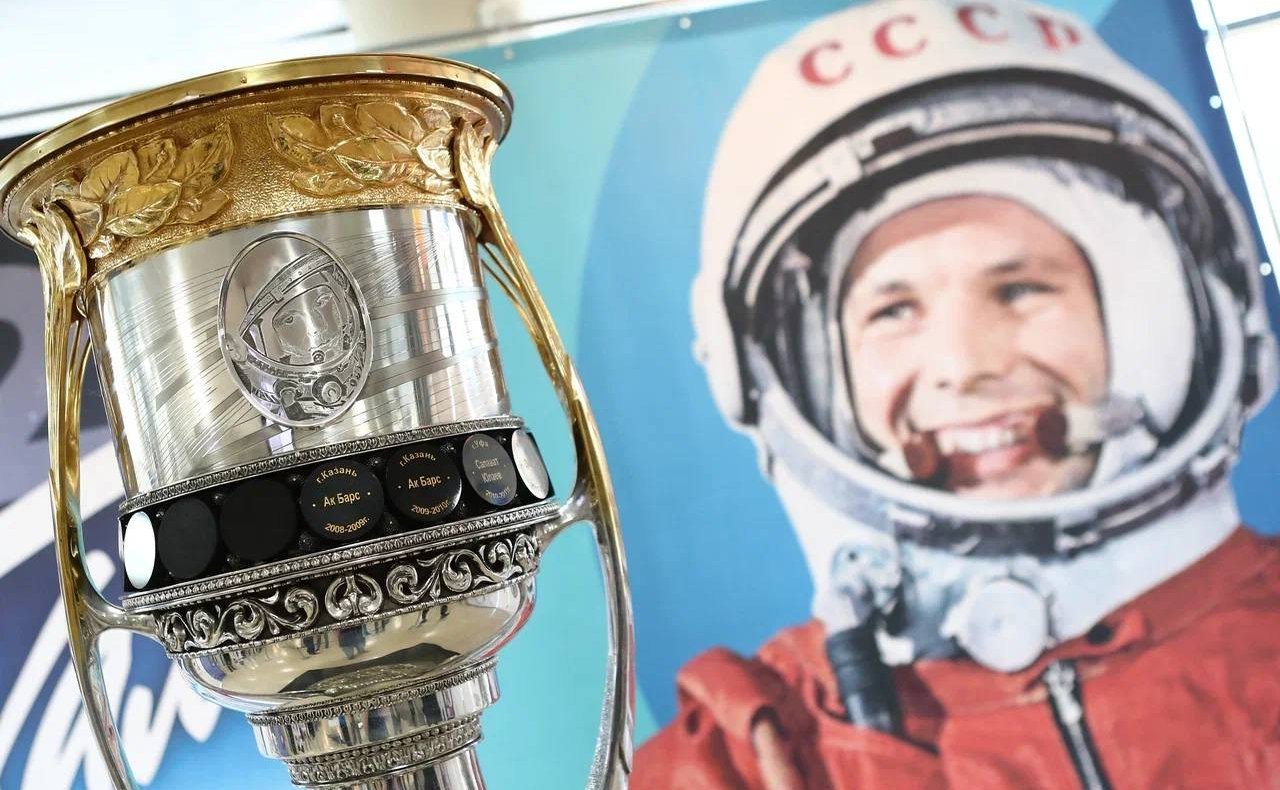 Руслан Смашнёв принял участие в церемонии открытия товарищеского хоккейного матча между командами Белорусского государственного университета физической культуры и Смоленского государственного университета спорта