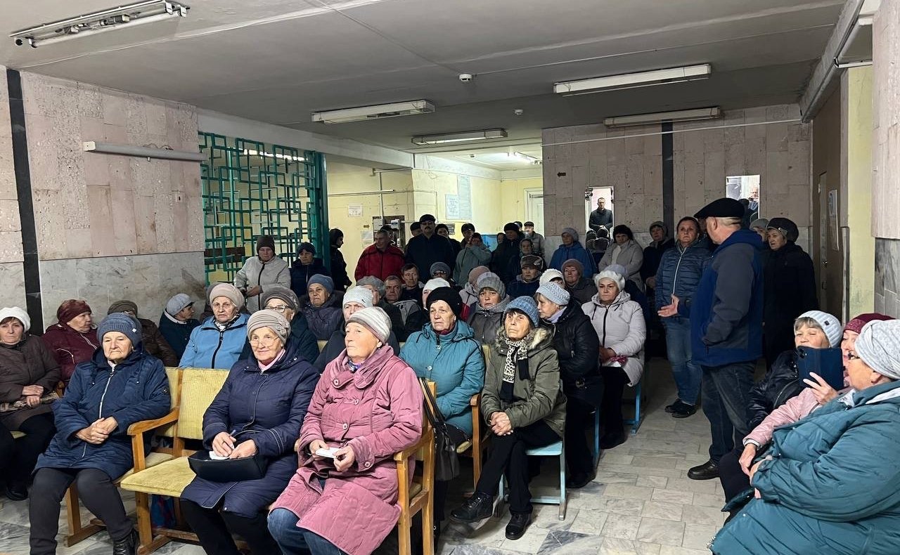 Айрат Гибатдинов вместе с депутатами регионального Законодательного собрания посетил ряд районов области, где провел встречи с жителями