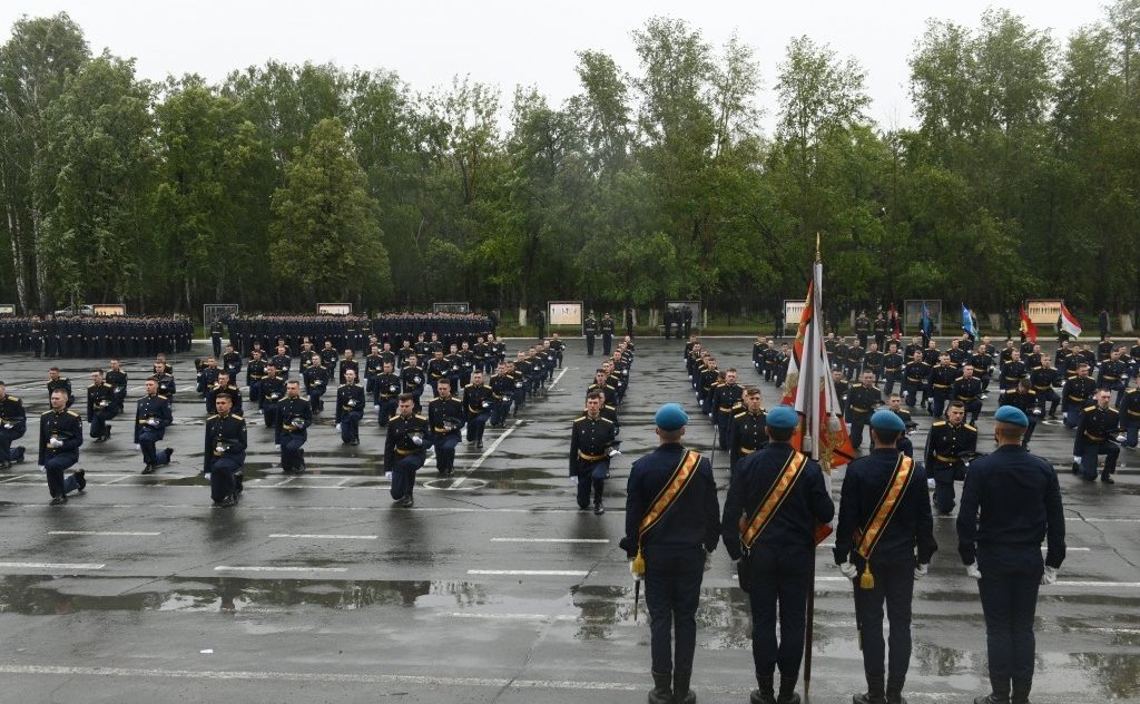 Маргарита Павлова приняла участие в торжественном построении, посвященном 120 выпуску офицеров боевого управления авиацией