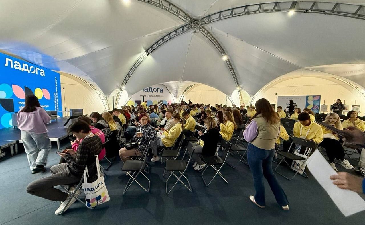 Сергей Перминов выступил в ходе дискуссии на работающем в эти дни в Лужском районе региона XVII Молодежном образовательном форуме СЗФО «Ладога»