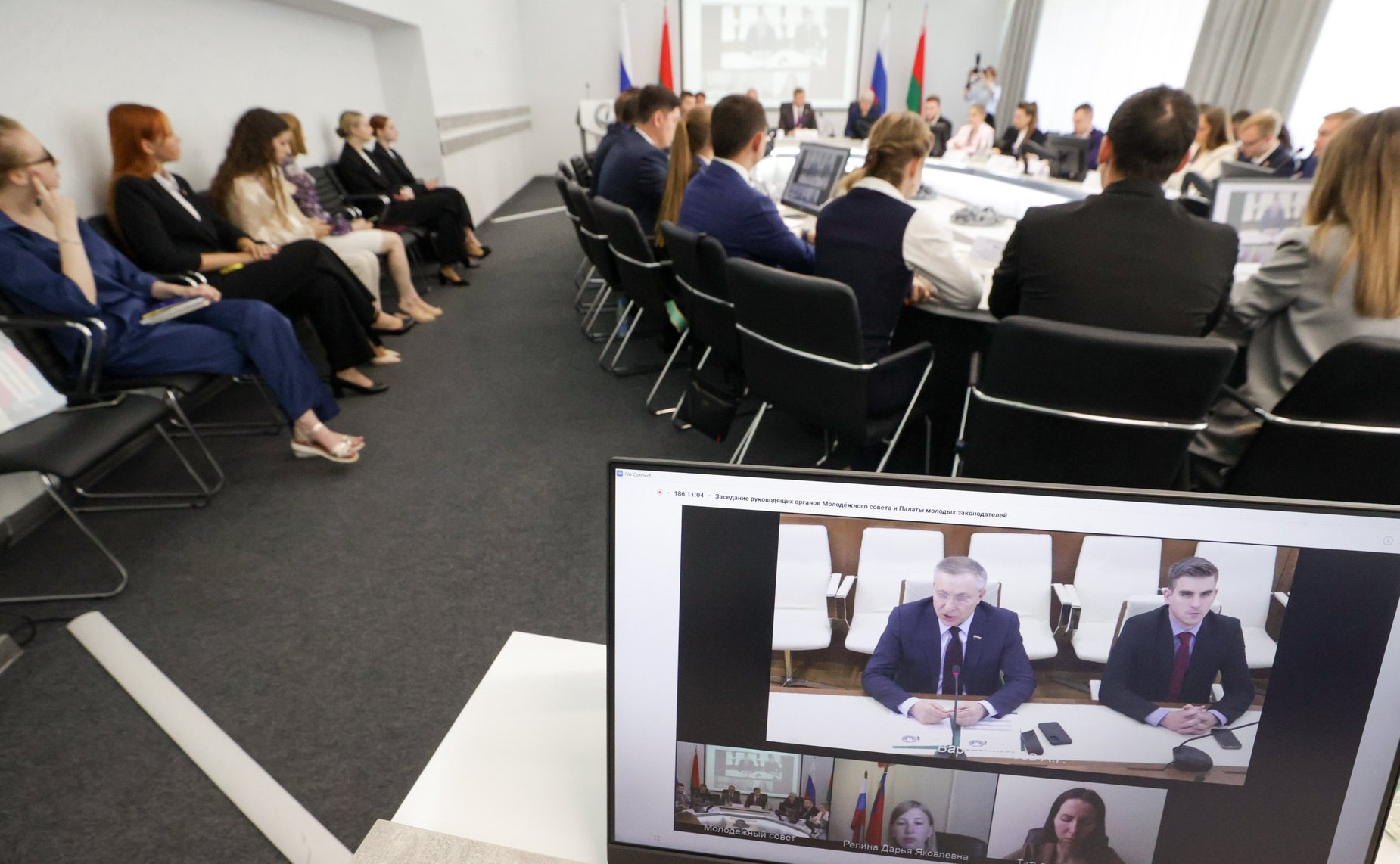 Совместное заседание руководящих органов Молодежного совета (парламента) при Национальном собрании Республики Беларусь и Палаты молодых законодателей при Совете Федерации (Фото Пресс-служба Совета Республики Беларусь)