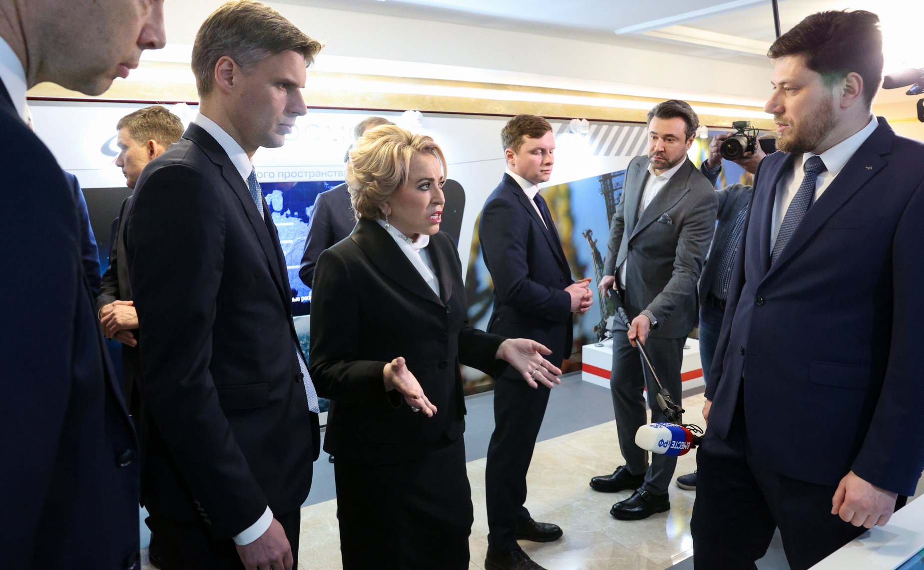 В Совете Федерации состоялось открытие выставки Госкорпорации «Роскосмос»