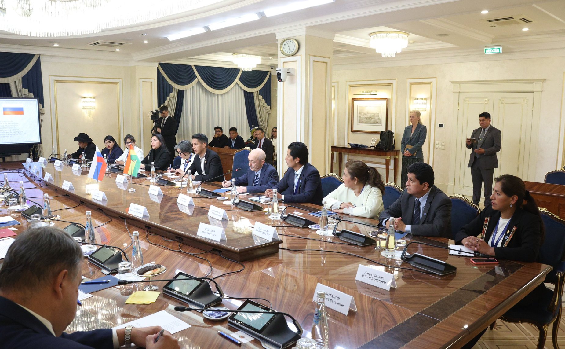 Заместитель Председателя СФ Константин Косачев провел встречу с председателем Палаты сенаторов Многонациональной законодательной ассамблеи Боливии Андронико Родригесом Ледесмой