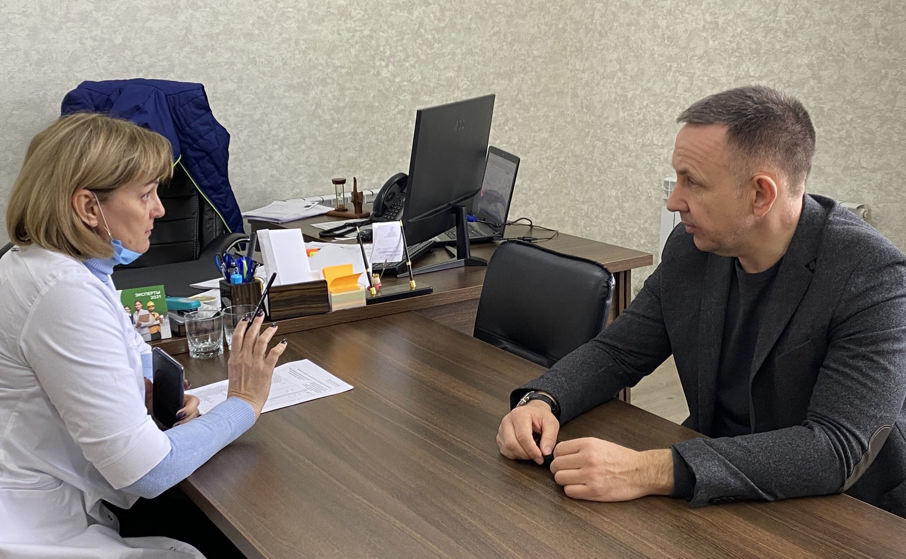 Встреча Олега Алексеева с директором Саратовского аптечного склада Еленой Ивановой
