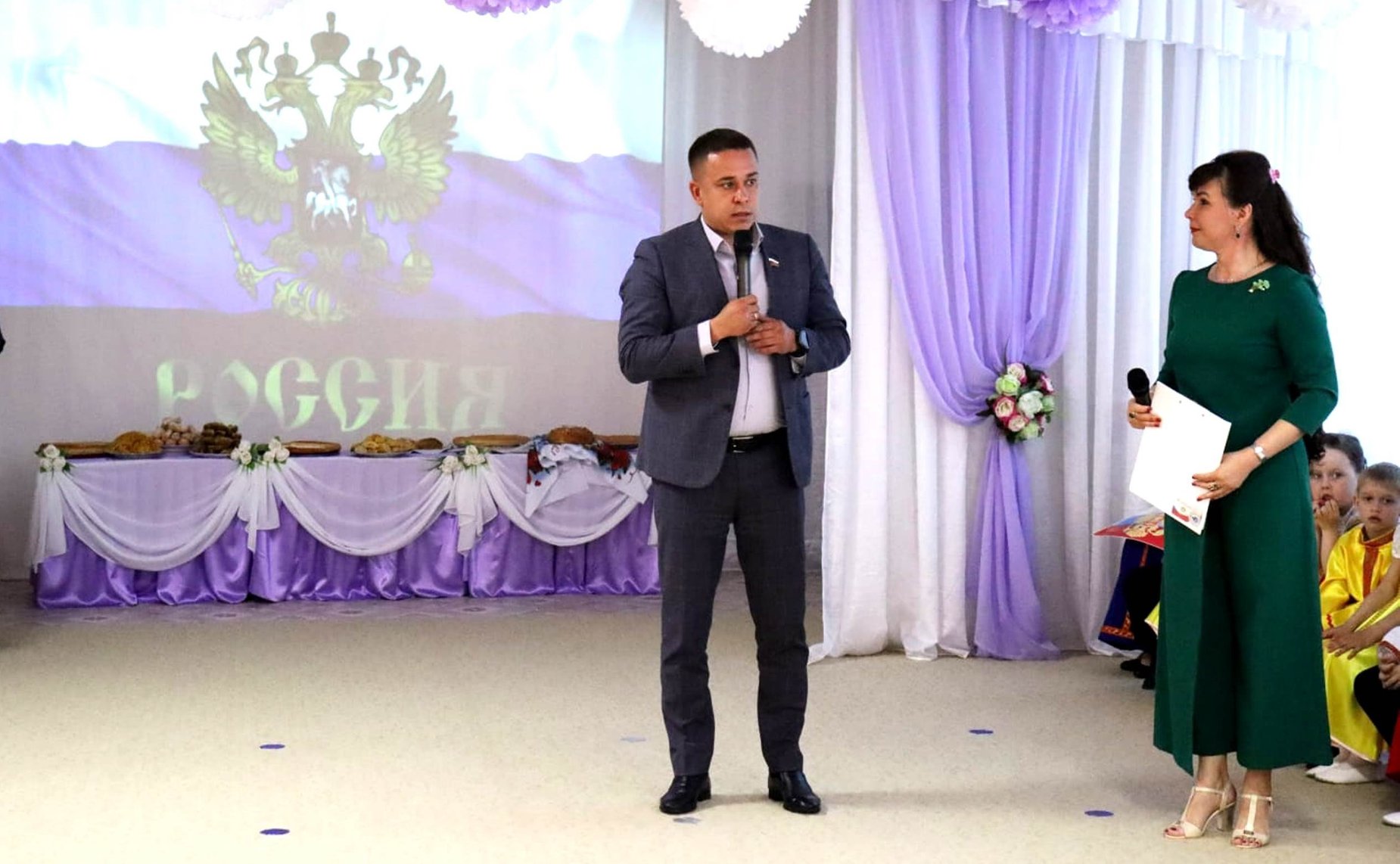 Айрат Гибатдинов в Международный день защиты детей посетил ряд детских образовательных учреждений региона