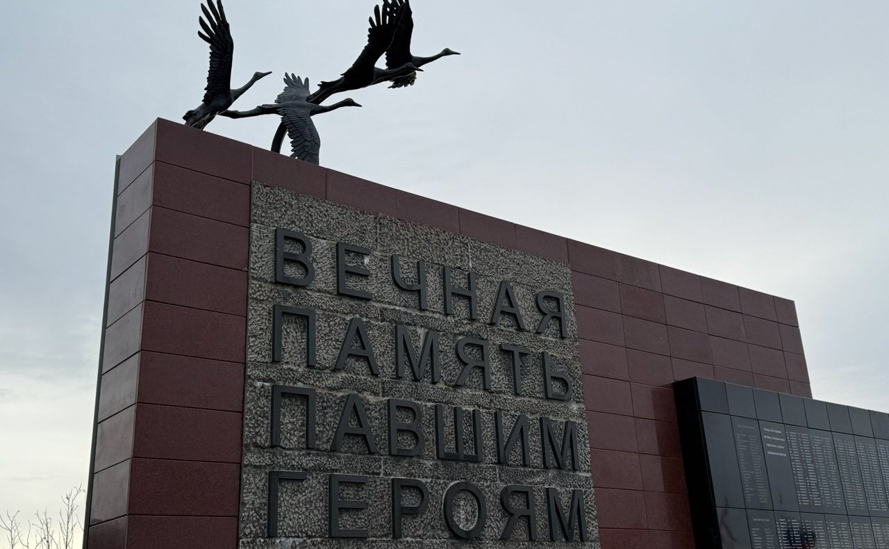 Торжественная церемония захоронения останков 42 советских воинов, погибших в годы Великой Отечественной войны