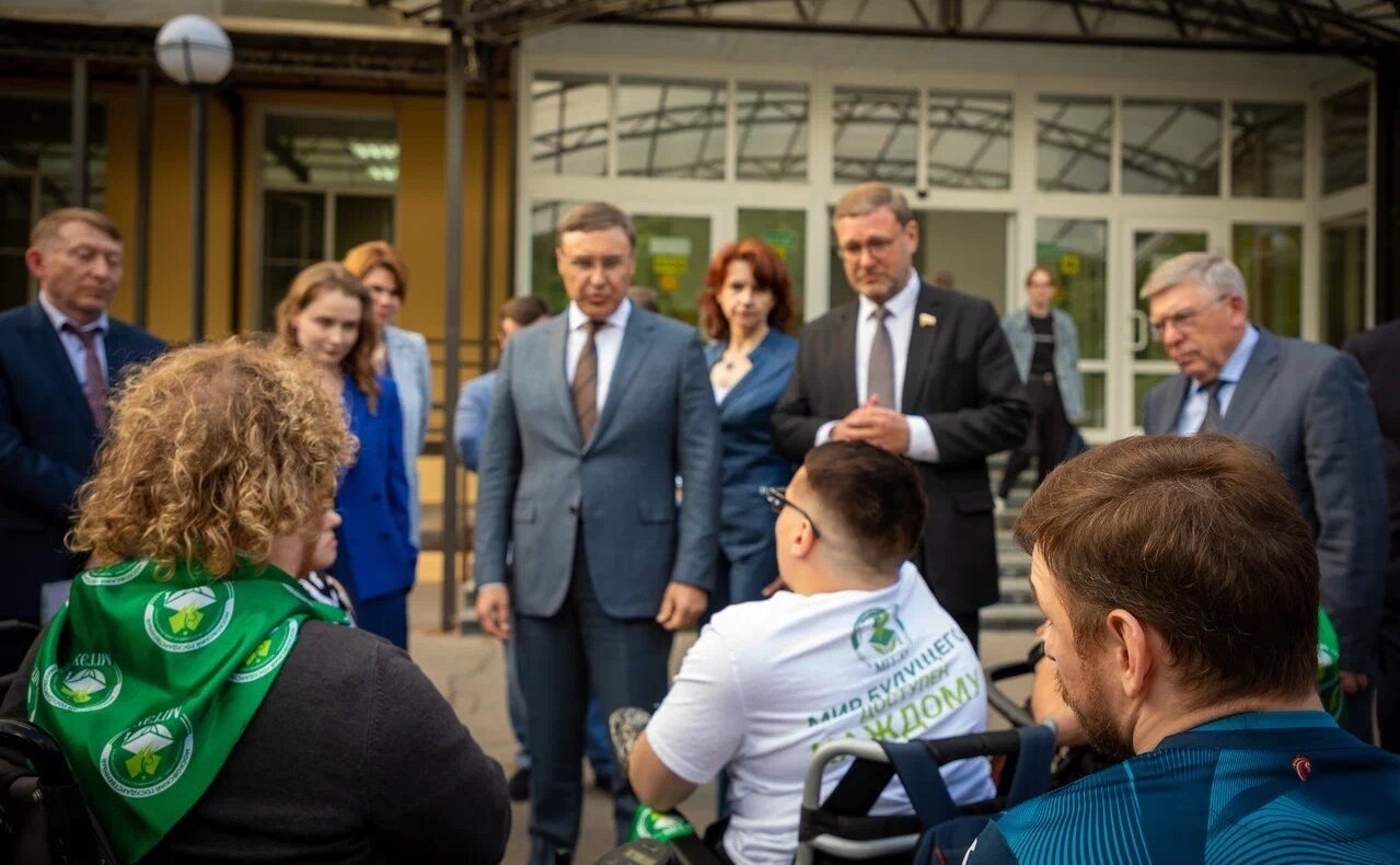 Заместитель Председателя СФ, председатель попечительского совета Московского государственного гуманитарно-экономического университета (МГГЭУ) Константин Косачев принял участие во встрече руководства вуза с Министром науки и высшего образования РФ