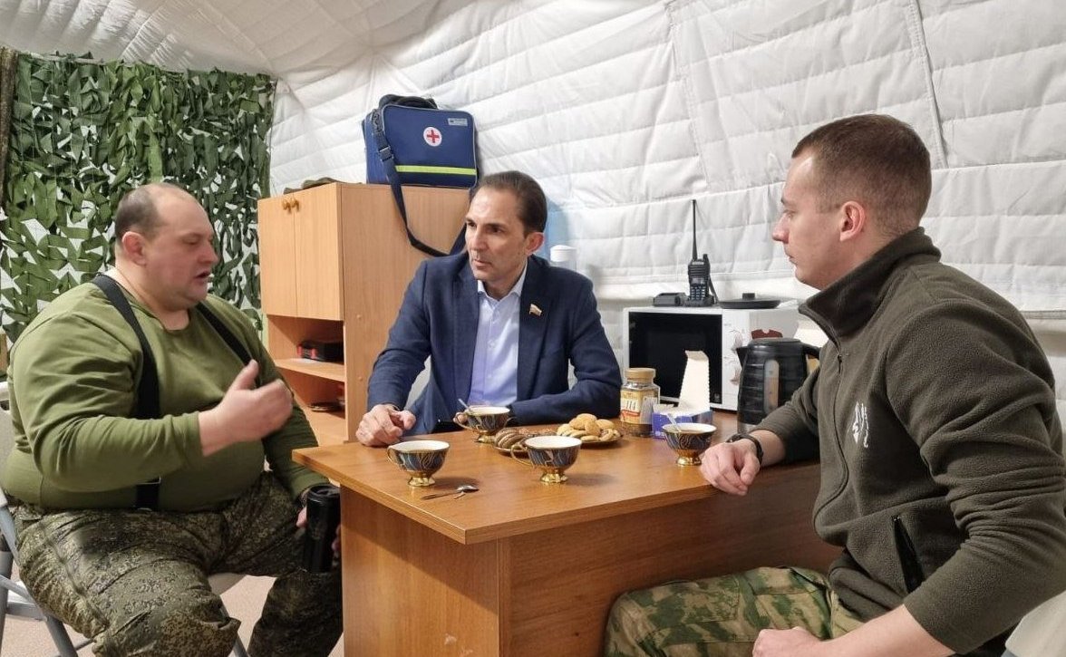 Андрей Хапочкин встретился с инструкторами и курсантами учебно-методического центра «Авангард» на Сахалине