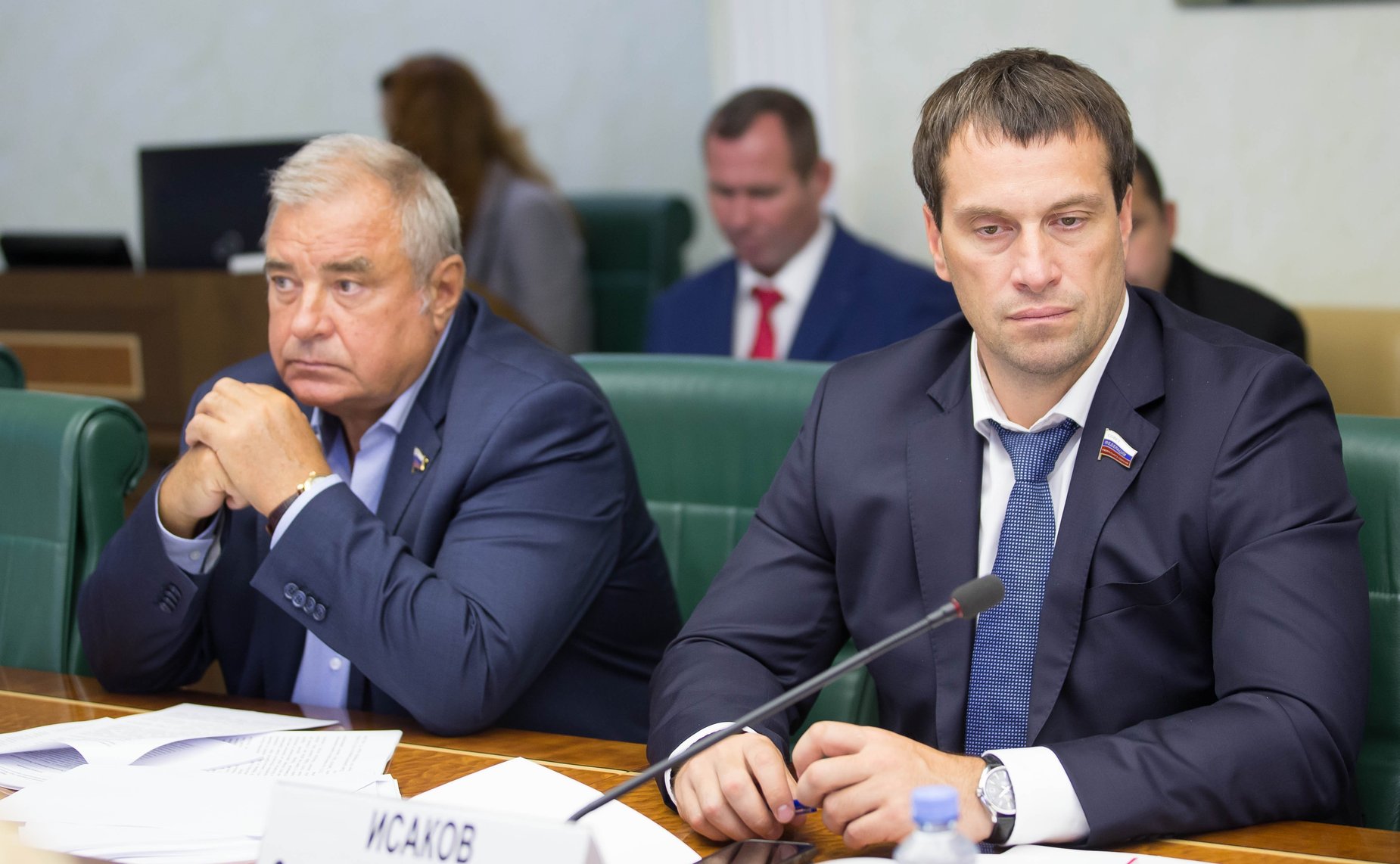 Ю. Важенин и Э. Исаков