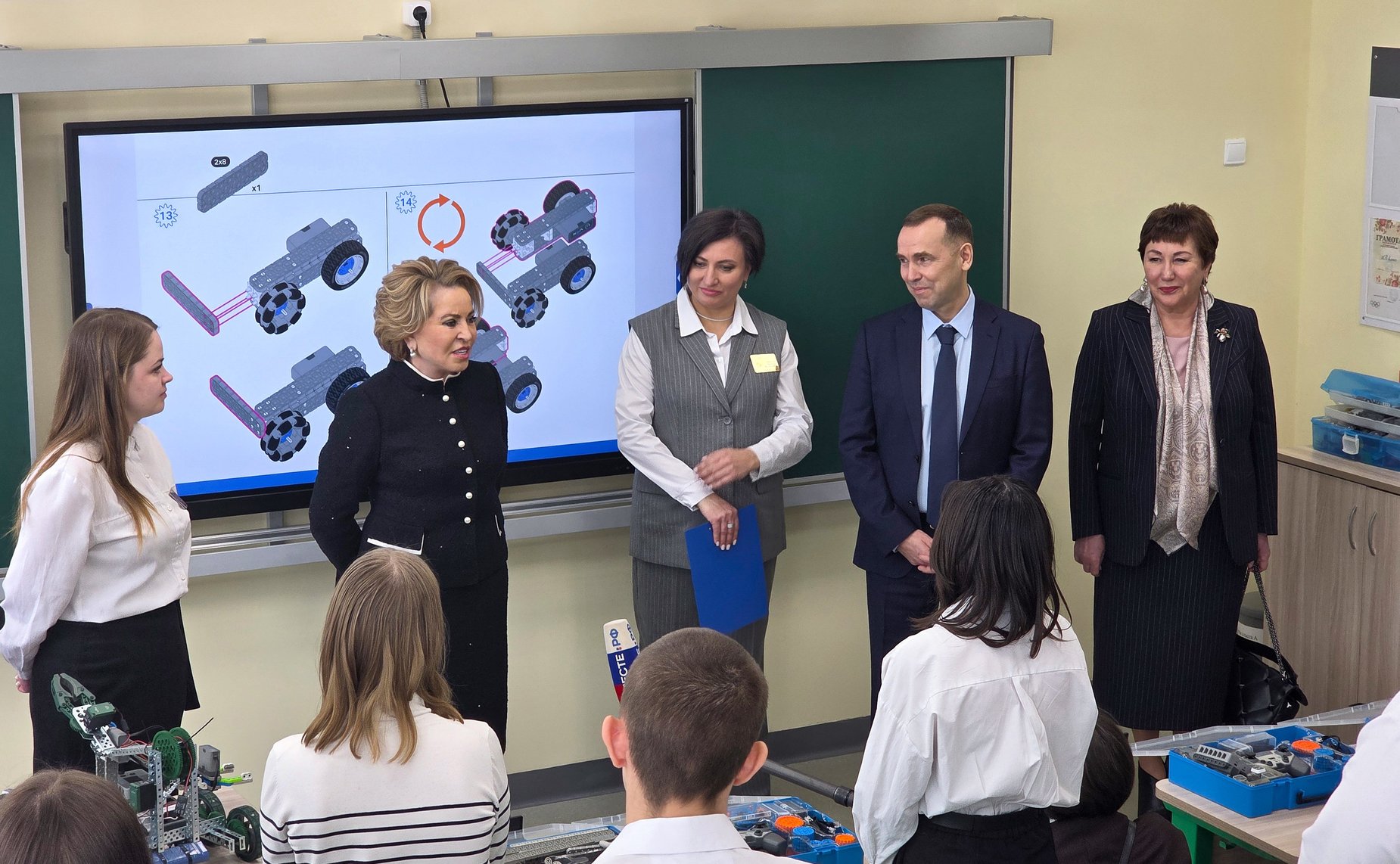 В ходе рабочей поездки в Курганскую область Председатель Совета Федерации Валентина Матвиенко посетила среднюю общеобразовательную школу №52 города Кургана