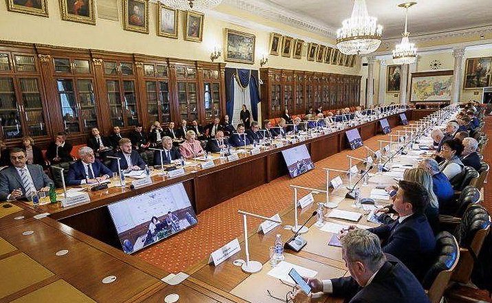 Лилия Гумерова в режиме видео-конференц-связи приняла участие в совещании, посвященном промежуточным итогам реализации пилотного проекта по изменению уровней профессионального образования (фото Форпост Северо-Запад)