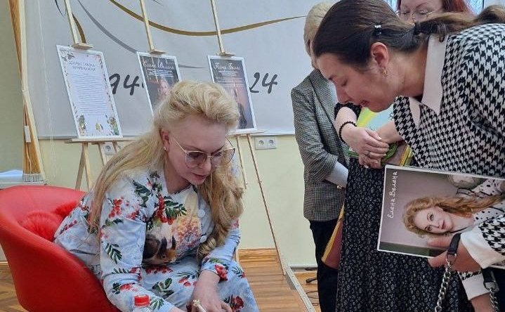 Елена Писарева организовала творческие встречи с автором детских сказок Еленой Веленой