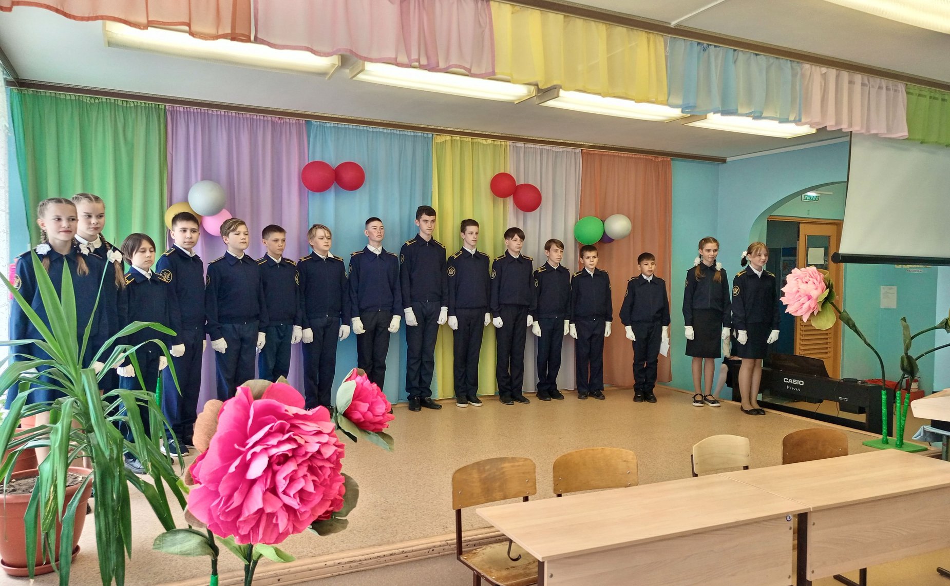 Николай Федоров посетил Толиковскую среднюю общеобразовательную школу Чебоксарского муниципального округа и встретился с педагогами и учащимися