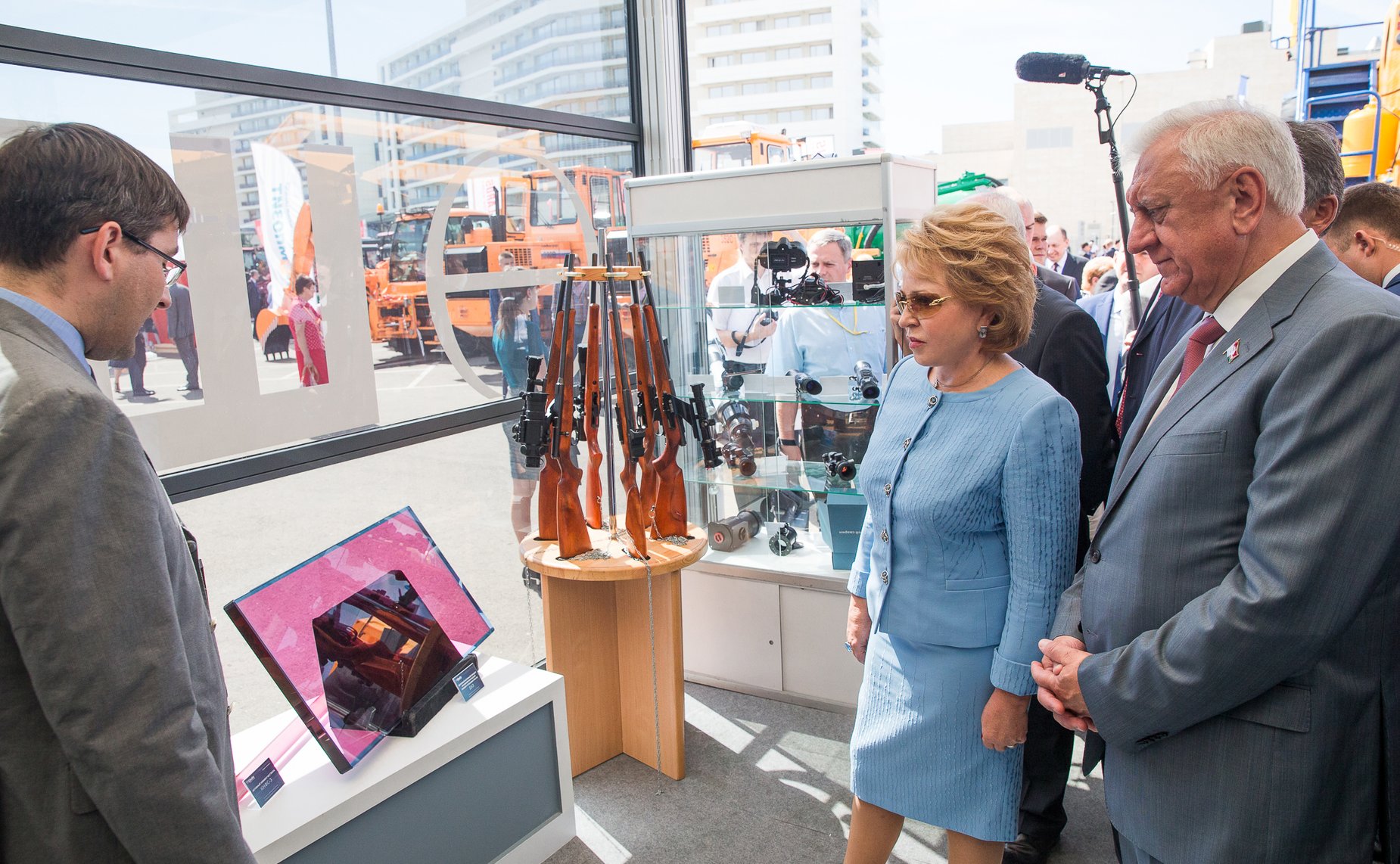 В. Матвиенко и М. Мясникович отрыли выставку промышленности России и Беларуси