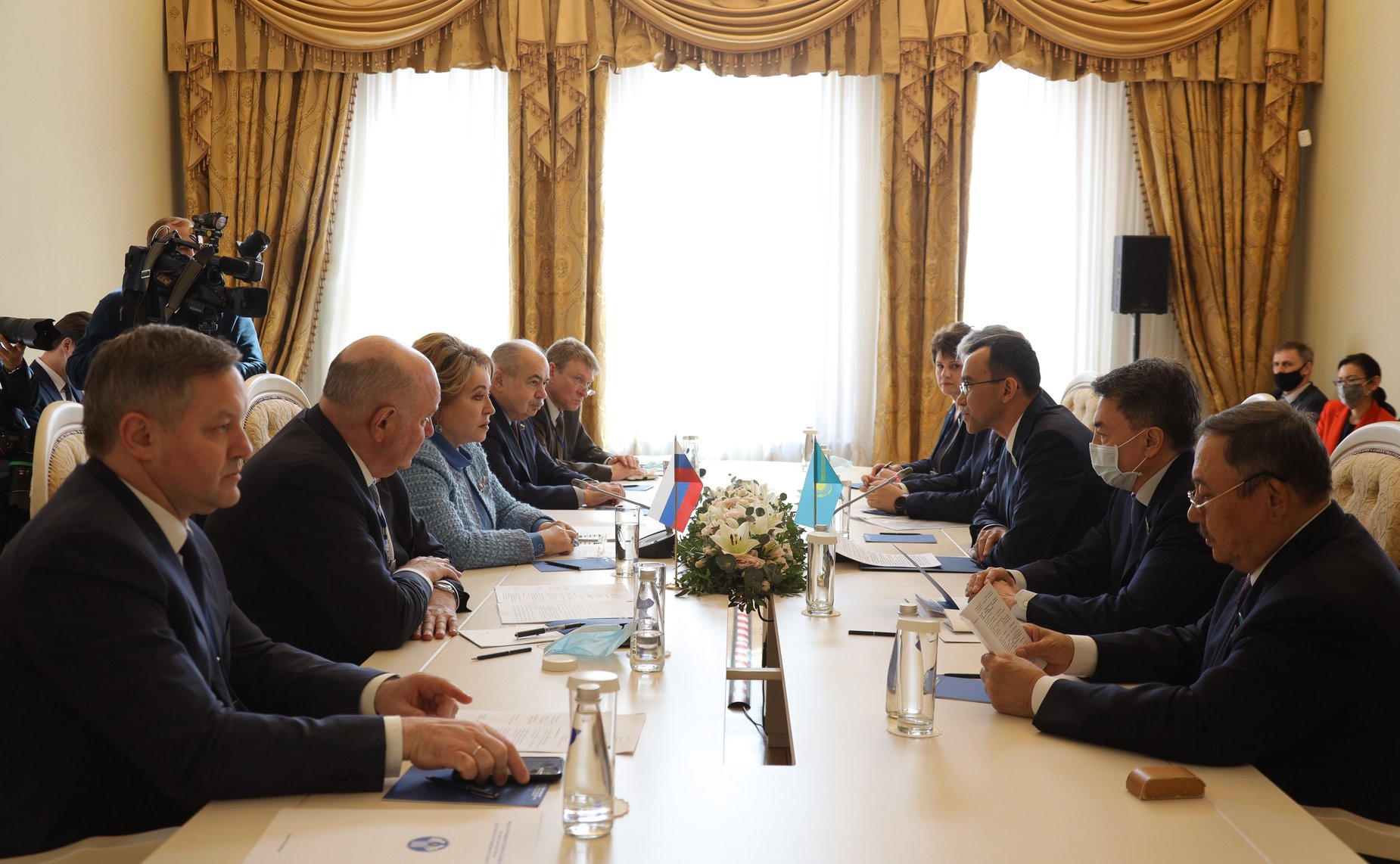 Встреча Председателя Совета МПА СНГ, Председателя СФ Валентины Матвиенко с Председателем Сената Парламента Республики Казахстан Мауленом Ашимбаевым